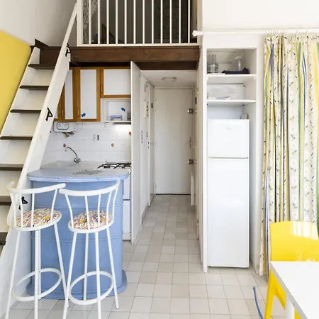 Comfortable Apt In アパート